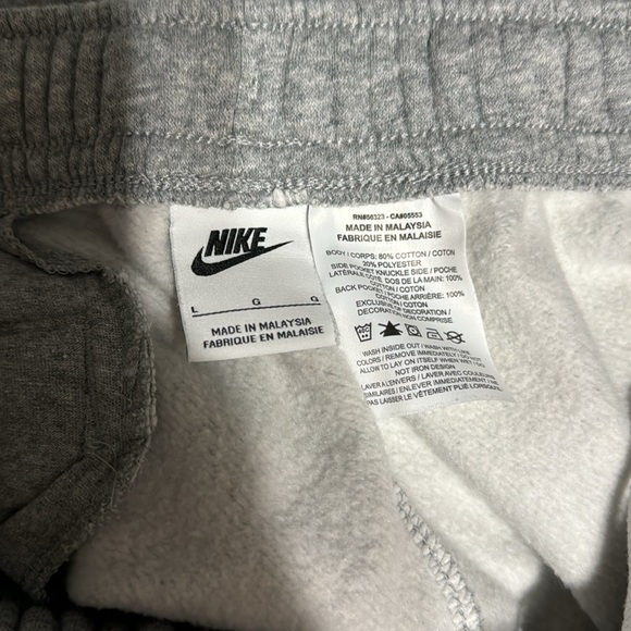 Nike Shorts (Large) - Picture 4 of 4
